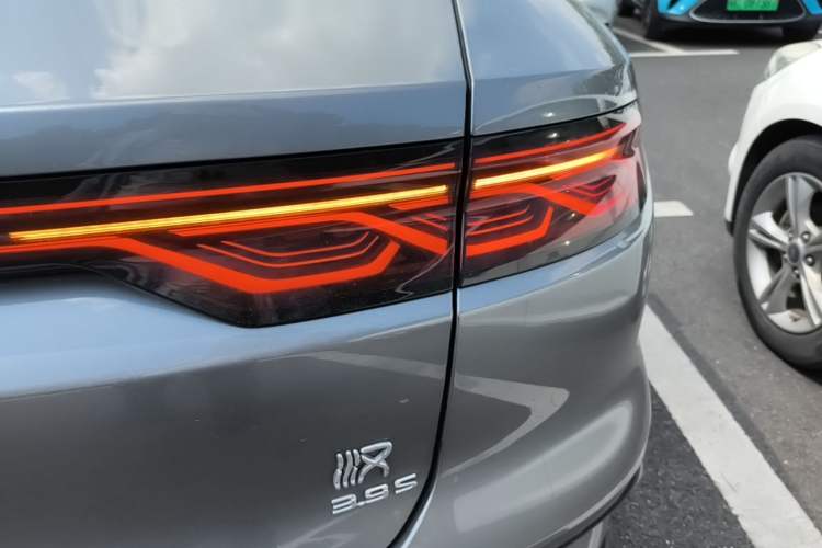 Used BYD Han 2022 EV Genesis Edition 610KM All-Wheel Drive Premium Model Right Rear Taillight
