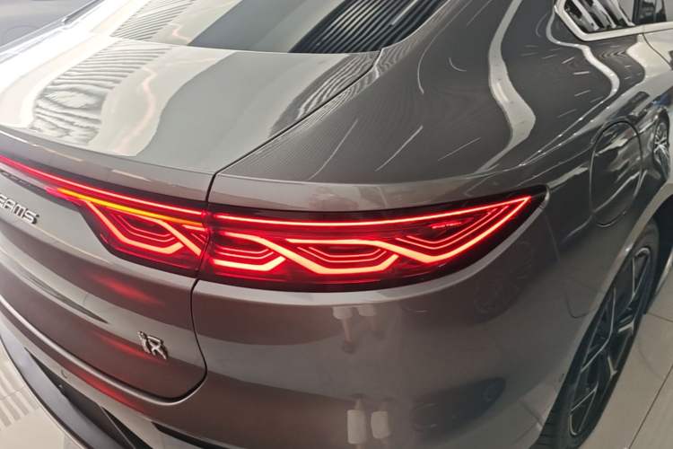 Used BYD Han 2022 EV Genesis Edition 715 km Front-Wheel-Drive Flagship Model Right Rear Taillight