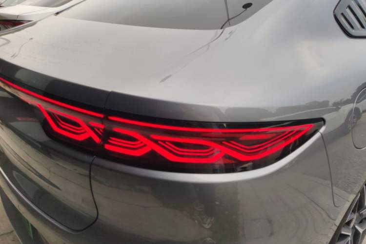 Used BYD Han 2022 EV Genesis Edition 610KM All-Wheel Drive Premium Model Right Rear Taillight
