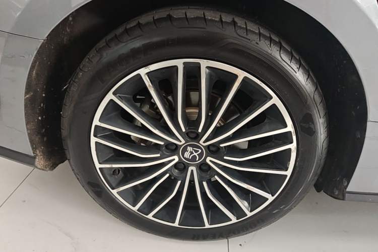 Used BYD Han 2022 EV Genesis Edition 715KM Front-Wheel-Drive Prestige Model Right Rear Wheel Hub