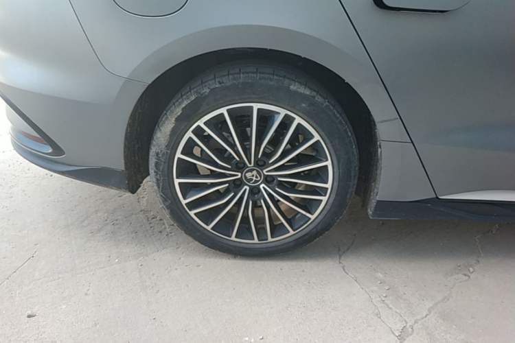 Used BYD Han 2022 DM-i 121KM Luxury Model Right Rear Wheel Hub