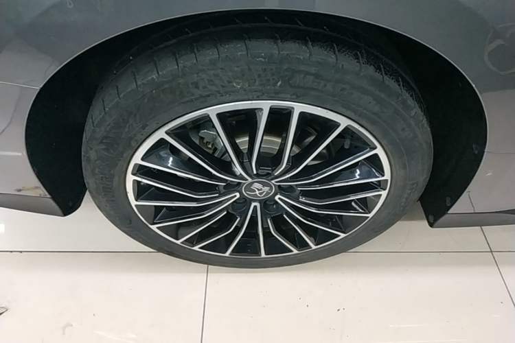 Used BYD Han 2022 DM-i 121KM Luxury Model Right Rear Wheel Hub