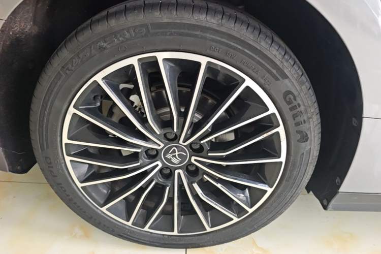 Used BYD Han 2022 DM-i 121KM Prestige Model Right Rear Wheel Hub