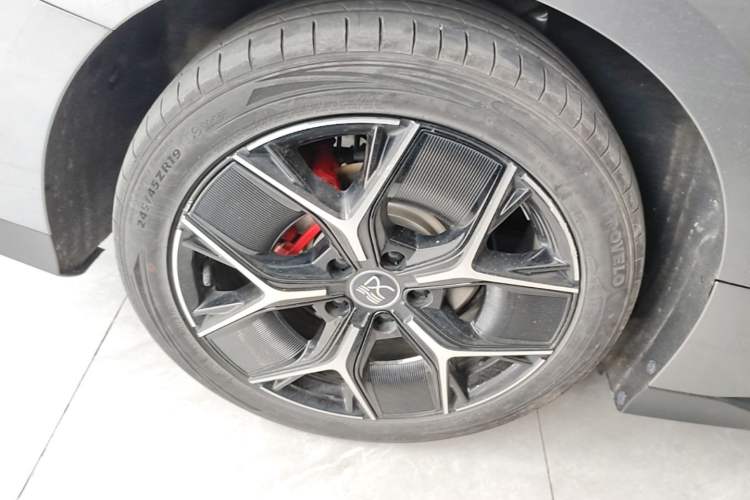 Used BYD Han 2022 EV Genesis Edition 715KM Front-Wheel-Drive Prestige Model Right Rear Wheel Hub