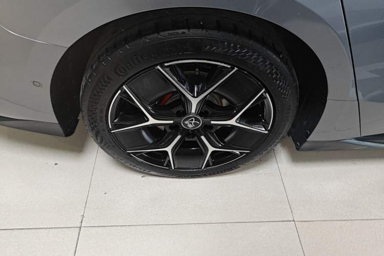 Used BYD Han 2022 DM-i 242km Flagship Model Right Rear Wheel Hub