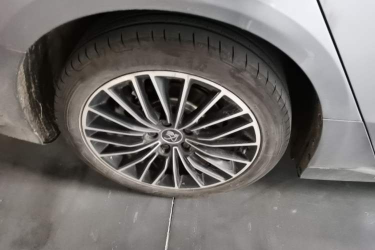 Used BYD Han 2022 DM-i 121KM Luxury Model Right Rear Wheel Hub