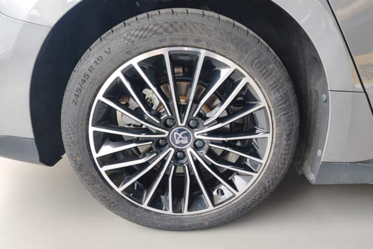 Used BYD Han 2022 DM-i 121KM Luxury Model Right Rear Wheel Hub