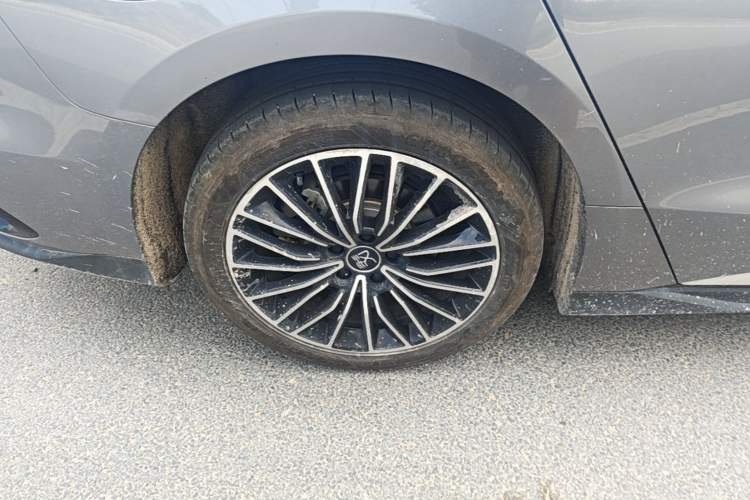 Used BYD Han 2022 DM-i 121KM Prestige Model Right Rear Wheel Hub