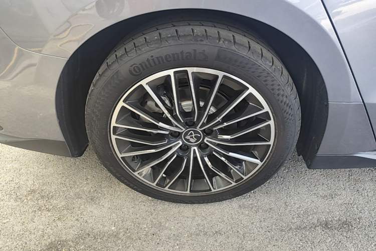 Used BYD Han 2022 DM-i 121KM Prestige Model Right Rear Wheel Hub
