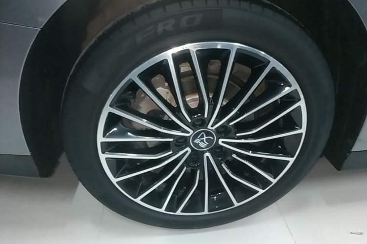 Used BYD Han 2022 DM-i 121KM Prestige Model Right Rear Wheel Hub