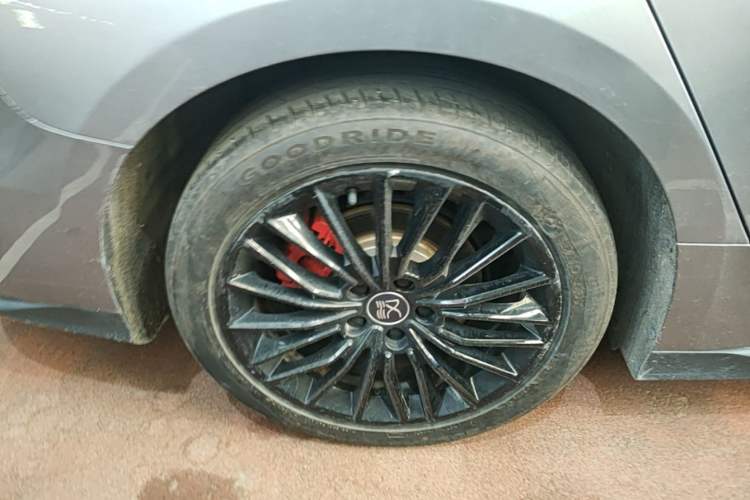 Used BYD Han 2022 DM-i 121KM Prestige Model Right Rear Wheel Hub