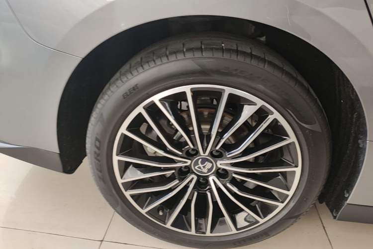 Used BYD Han 2022 DM-i 121KM Luxury Model Right Rear Wheel Hub