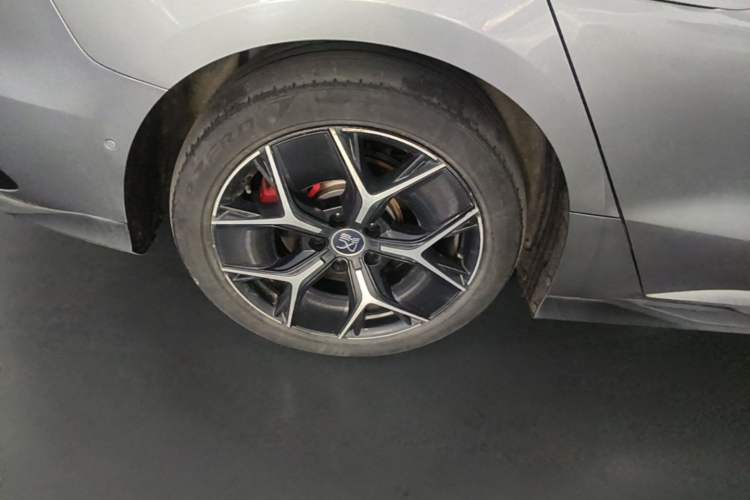 Used BYD Han 2022 EV Genesis Edition 715 km Front-Wheel-Drive Flagship Model Right Rear Wheel Hub