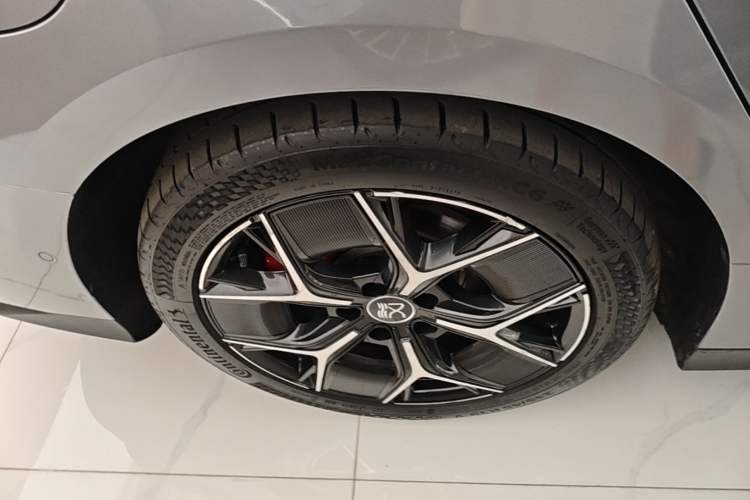 Used BYD Han 2022 EV Genesis Edition 715 km Front-Wheel-Drive Flagship Model Right Rear Wheel Hub