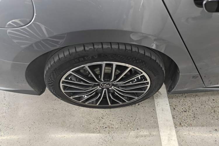Used BYD Han 2022 DM-i 121KM Prestige Model Right Rear Wheel Hub