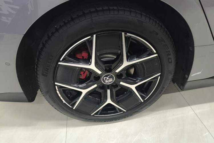 Used BYD Han 2022 EV Genesis Edition 715 km Front-Wheel-Drive Flagship Model Right Rear Wheel Hub