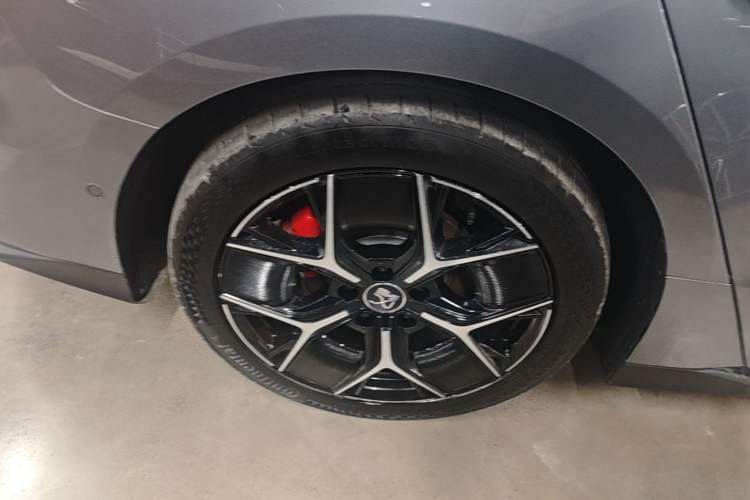 Used BYD Han 2022 EV Genesis Edition 715KM Front-Wheel-Drive Prestige Model Right Rear Wheel Hub
