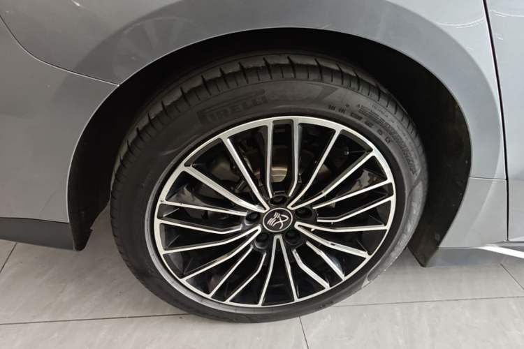 Used BYD Han 2022 DM-i 121KM Luxury Model Right Rear Wheel Hub