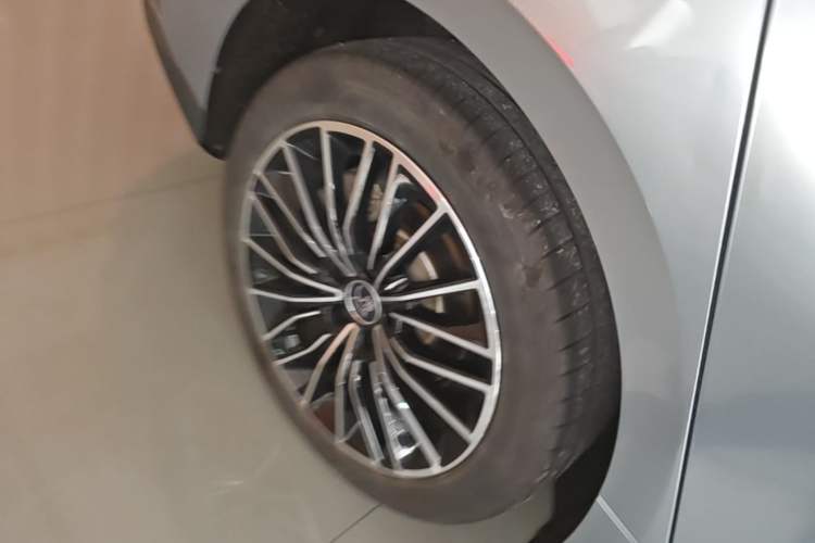 Used BYD Han 2022 DM-i 121KM Luxury Model Right Rear Wheel Hub
