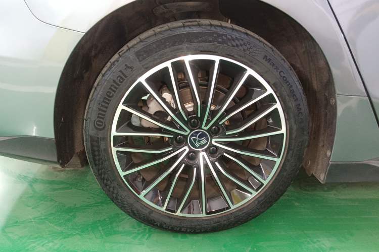 Used BYD Han 2022 DM-i 121KM Luxury Model Right Rear Wheel Hub