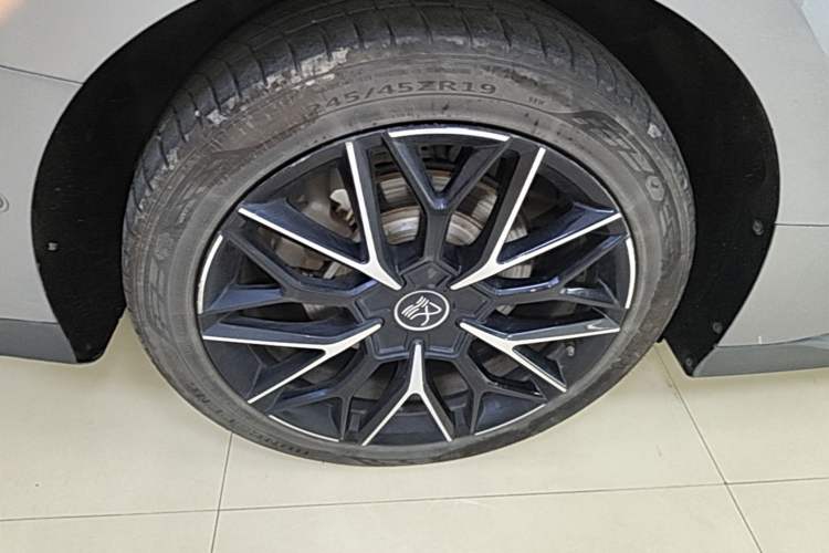 Used BYD Han 2022 DM-p 202km Four-Wheel Drive Flagship Model Right Rear Wheel Hub