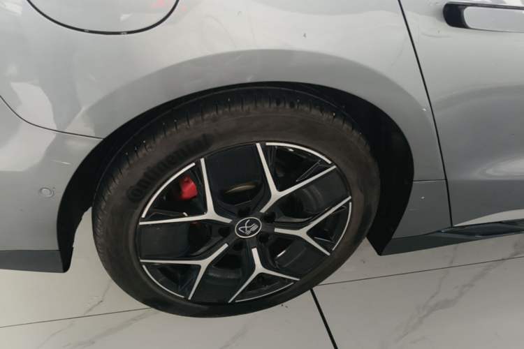 Used BYD Han 2022 EV Genesis Edition 715 km Front-Wheel-Drive Flagship Model Right Rear Wheel Hub