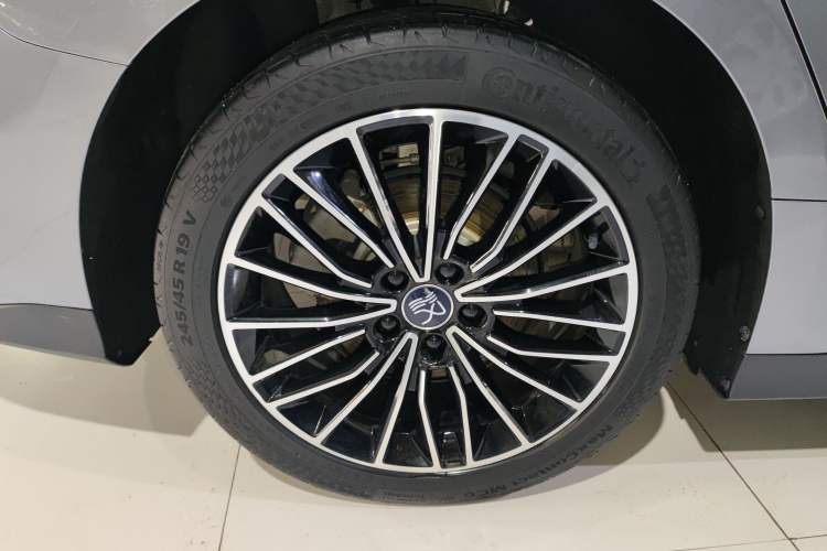 Used BYD Han 2022 DM-i 121KM Luxury Model Right Rear Wheel Hub