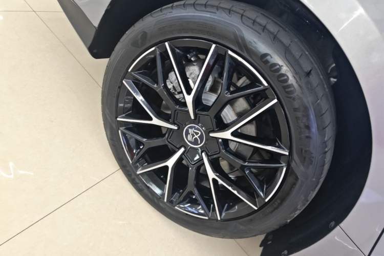 Used BYD Han 2022 DM-p 202km Four-Wheel Drive Flagship Model Right Rear Wheel Hub