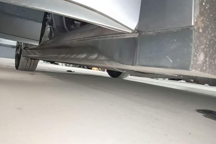 Used BYD Han 2022 EV Genesis Edition 715 km Front-Wheel-Drive Flagship Model Right Side Sill