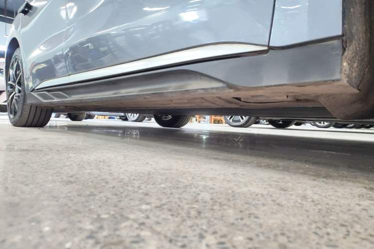 Used BYD Han 2022 EV Genesis Edition 610KM All-Wheel Drive Premium Model Right Side Sill