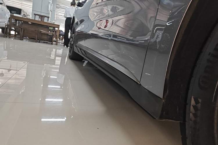 Used BYD Han 2022 EV Genesis Edition 715 km Front-Wheel-Drive Flagship Model Right Side Sill