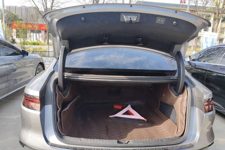 Used BYD Han 2022 EV Genesis Edition 715KM Front-Wheel-Drive Prestige Model Trunk