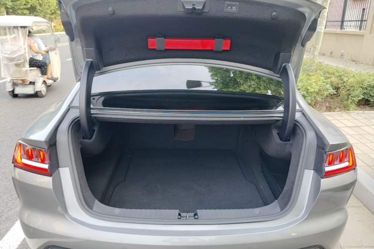 Used BYD Han 2022 EV Genesis Edition 715KM Front-Wheel-Drive Prestige Model Trunk