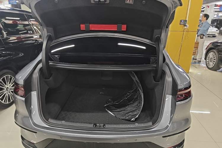Used BYD Han 2022 EV Genesis Edition 715 km Front-Wheel-Drive Flagship Model Trunk