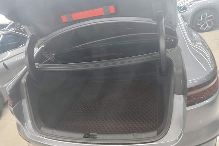Used BYD Han 2022 EV Genesis Edition 715 km Front-Wheel-Drive Flagship Model Trunk
