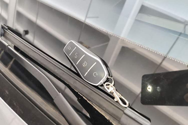 Used BYD Han 2022 EV Genesis Edition 715KM Front-Wheel-Drive Prestige Model Vehicle Key