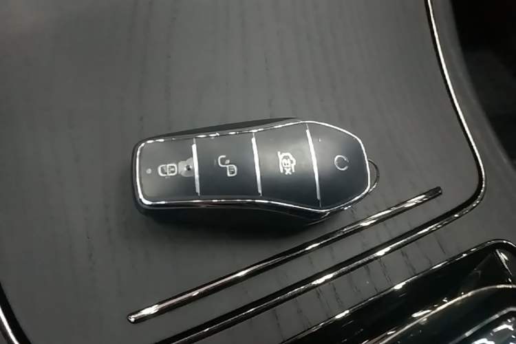 Used BYD Han 2022 EV Genesis Edition 715 km Front-Wheel-Drive Flagship Model Vehicle Key