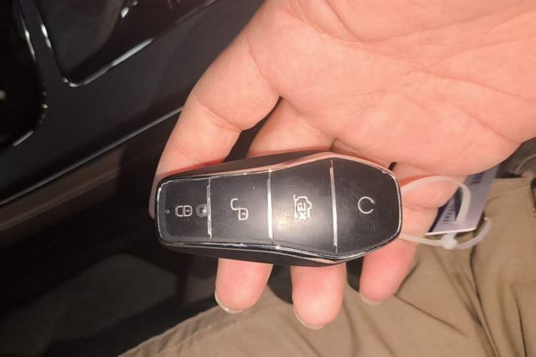 Used BYD Han 2022 EV Genesis Edition 715 km Front-Wheel-Drive Flagship Model Vehicle Key