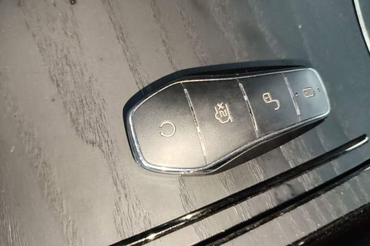 Used BYD Han 2022 EV Genesis Edition 715 km Front-Wheel-Drive Flagship Model Vehicle Key