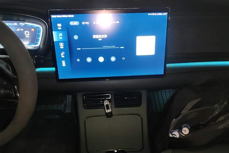 Used BYD Han 2022 EV 610 km All-Wheel-Drive Qianshan Cui Limited Edition Audio And AC Panel