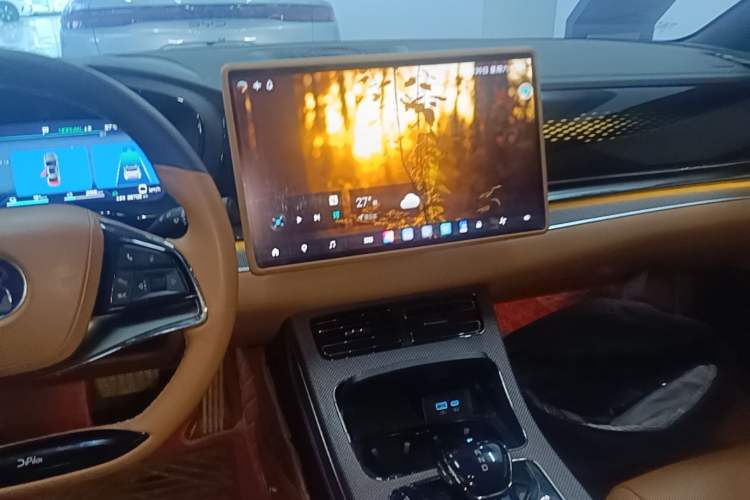 Used BYD Han 2022 DM-i 121KM Luxury Model Audio And AC Panel