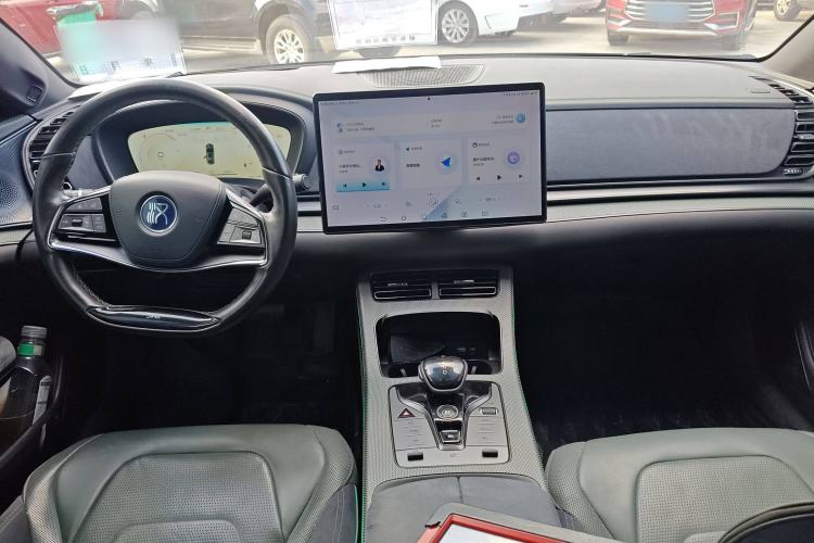 Used BYD Han 2022 EV 610 km All-Wheel-Drive Qianshan Cui Limited Edition Center Console