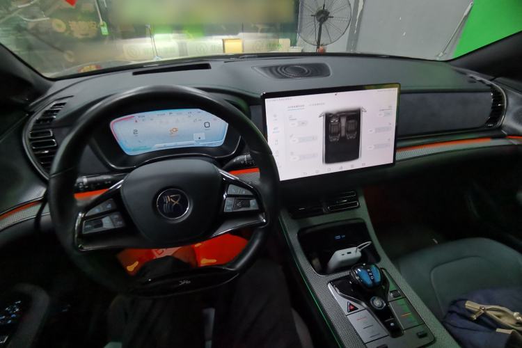 Used BYD Han 2022 EV 610 km All-Wheel-Drive Qianshan Cui Limited Edition Center Console