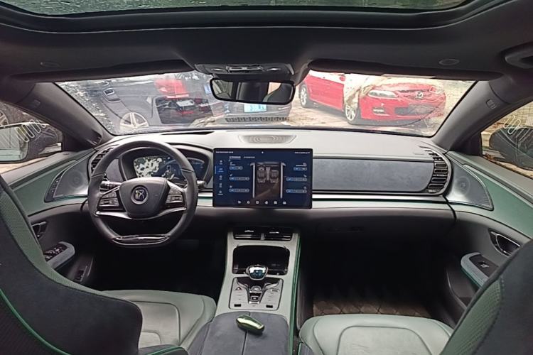 Used BYD Han 2022 EV 610 km All-Wheel-Drive Qianshan Cui Limited Edition Center Console