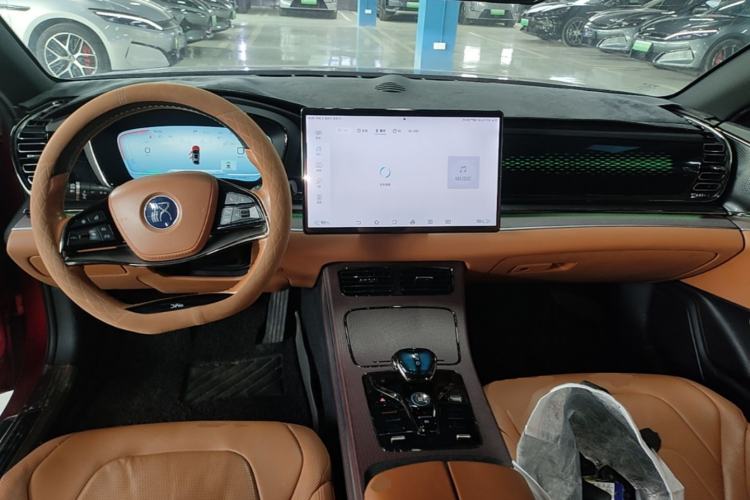 Used BYD Han 2022 DM-i 121KM Luxury Model Center Console
