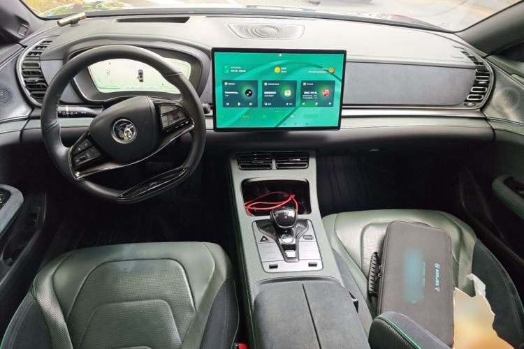 Used BYD Han 2022 EV Genesis Edition 610KM All-Wheel Drive Premium Model Center Console