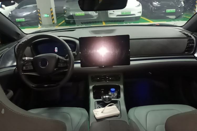 Used BYD Han 2022 EV 610 km All-Wheel-Drive Qianshan Cui Limited Edition Center Console