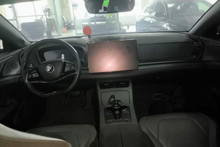 Used BYD Han 2022 EV 610 km All-Wheel-Drive Qianshan Cui Limited Edition Center Console