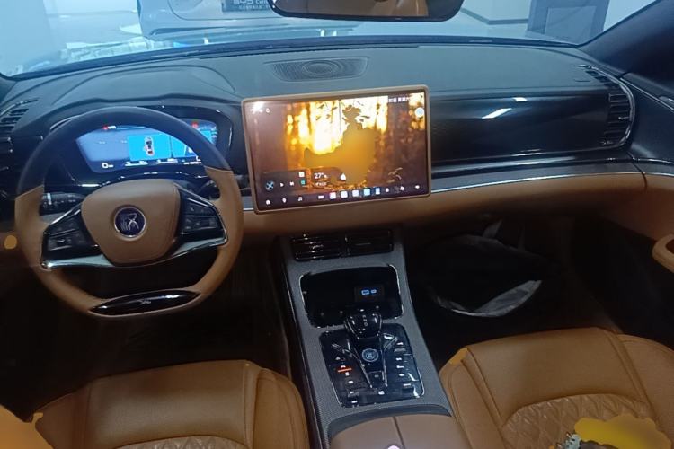 Used BYD Han 2022 DM-i 121KM Luxury Model Center Console