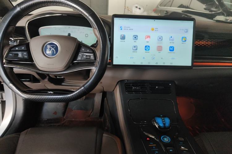 Used BYD Han 2022 DM-i 121KM Luxury Model Center Console